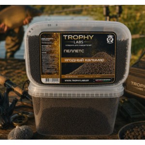 Прикормка рыболовная TROPHY LABS "Пеллетс" 3 мм, вкус Ягодный кальмар, 1500 г, контейнер 3.3 л ПП с крышкой